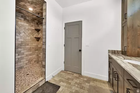 Bath - 643 S 4100 W, Ogden, UT 84404 photo 3 of 5