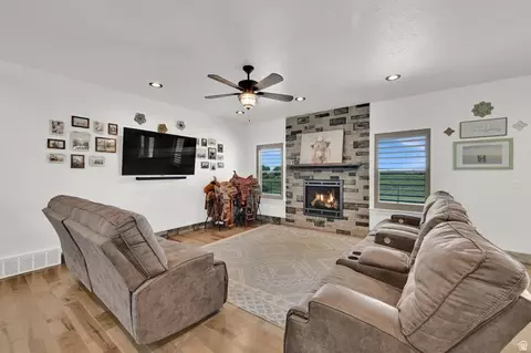 Living - 643 S 4100 W, Ogden, UT 84404 photo 2 of 3