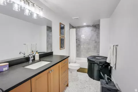 Bath - 709 E 200 S, Centerville, UT 84014 photo 5 of 6