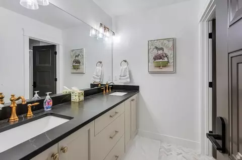 Bath - 709 E 200 S, Centerville, UT 84014 photo 3 of 6