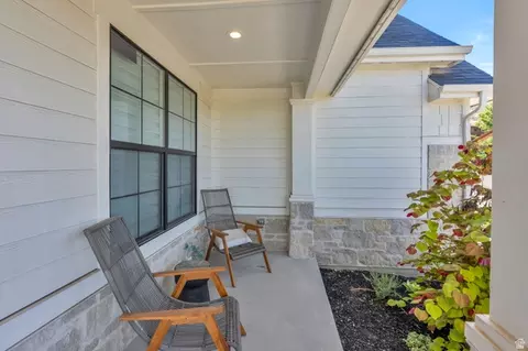 Exterior - 709 E 200 S, Centerville, UT 84014 photo 14 of 21