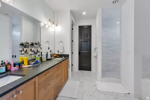 Bath - 709 E 200 S, Centerville, UT 84014 photo 1 of 6