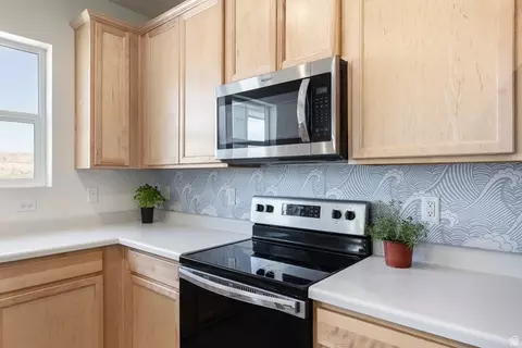 Kitchen - 4385 E Longleaf Ln N, Eagle Mountain, UT 84005 photo 1 of 3