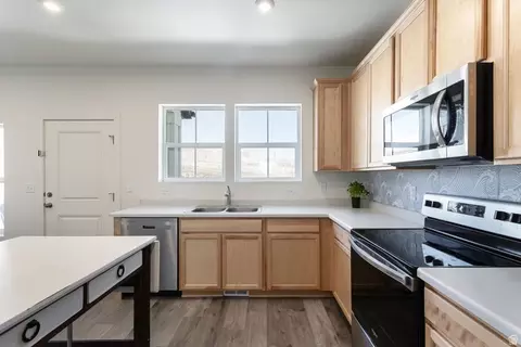 Kitchen - 4385 E Longleaf Ln N, Eagle Mountain, UT 84005 photo 2 of 3