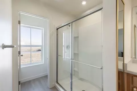 Bath - 4385 E Longleaf Ln N, Eagle Mountain, UT 84005 photo 2 of 4