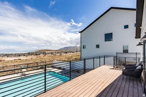 Exterior - 4385 E Longleaf Ln N, Eagle Mountain, UT 84005 photo 9 of 17