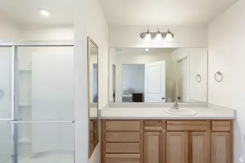 Bath - 4385 E Longleaf Ln N, Eagle Mountain, UT 84005 photo 1 of 4