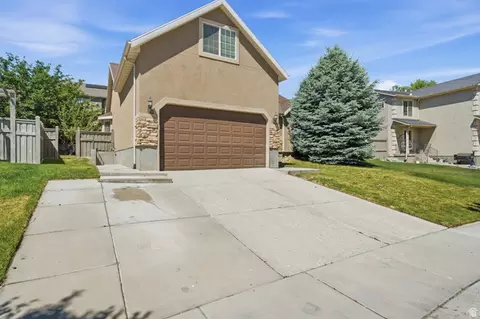 Exterior - 7721 N Ruby Valley Dr W, Eagle Mountain, UT 84005 photo 3 of 7
