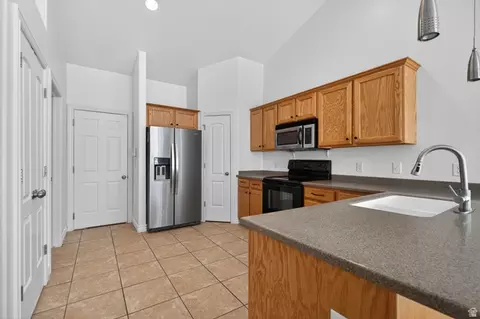 Kitchen - 7721 N Ruby Valley Dr W, Eagle Mountain, UT 84005 photo 1 of 2