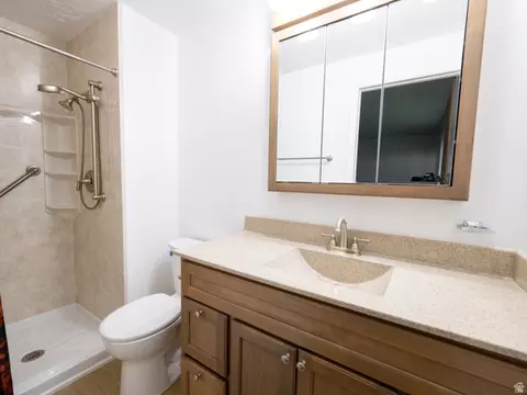 Bath - 1634 E 13th St S, Ogden, UT 84404 photo 3 of 5