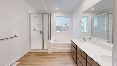 Bath - 773 N Pheasantbrook Dr #3B, Centerville, UT 84014 photo 4 of 6