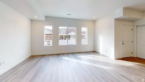 Living - 773 N Pheasantbrook Dr #3B, Centerville, UT 84014 photo 1 of 4