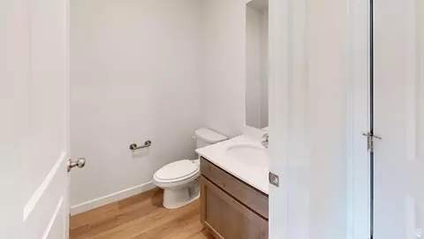 Bath - 773 N Pheasantbrook Dr #3B, Centerville, UT 84014 photo 1 of 6