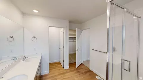 Bath - 773 N Pheasantbrook Dr #3B, Centerville, UT 84014 photo 2 of 6