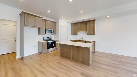 Kitchen - 757 N Pheasantbrook Dr #3C, Centerville, UT 84014 photo 2 of 4