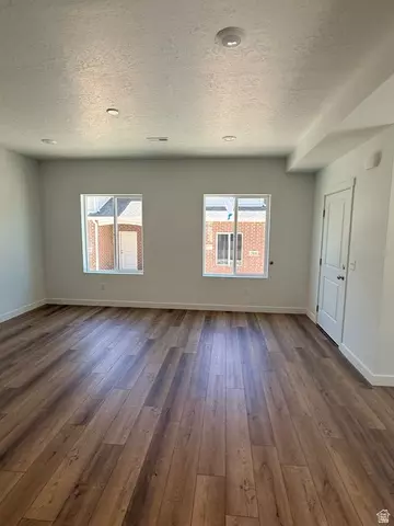 Living - 785 N Pheasantbrook Cir #3A, Centerville, UT 84014 photo 2 of 3