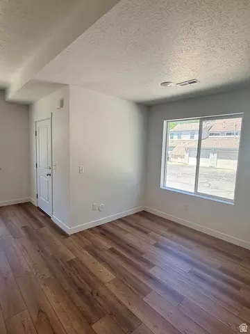 Living - 785 N Pheasantbrook Cir #3A, Centerville, UT 84014 photo 3 of 3
