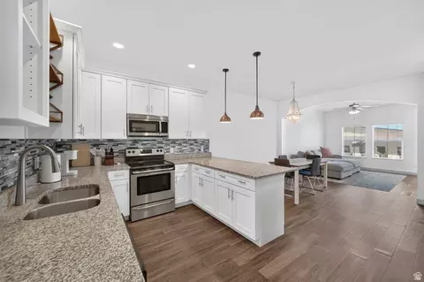 Kitchen - 635 E 380 N, Vineyard, UT 84059 photo 2 of 3