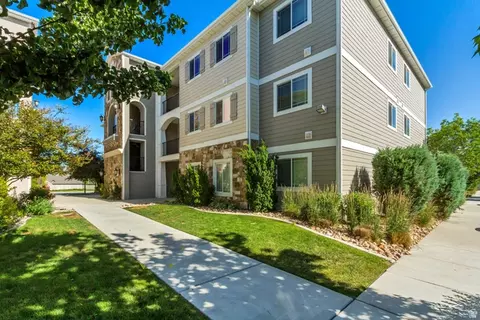 1851 N Crest Rd #BLDG N, Saratoga Springs, UT 84045