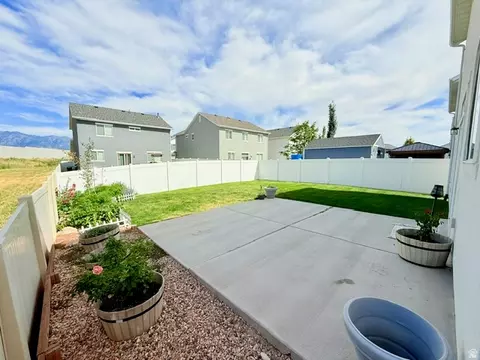 Exterior - 1706 W Parkview Dr, Syracuse, UT 84075 photo 5 of 5