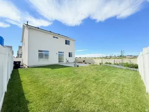 Exterior - 1706 W Parkview Dr, Syracuse, UT 84075 photo 3 of 5