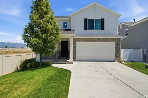 Exterior - 1706 W Parkview Dr, Syracuse, UT 84075 photo 2 of 5