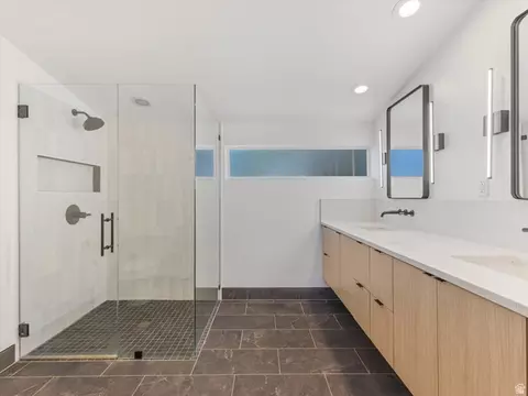 Bath - 1925 E Osage Orange Ave S, Holladay, UT 84124 photo 2 of 4