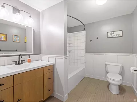 Bath - 1925 E Osage Orange Ave S, Holladay, UT 84124 photo 3 of 4