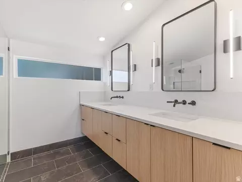 Bath - 1925 E Osage Orange Ave S, Holladay, UT 84124 photo 1 of 4