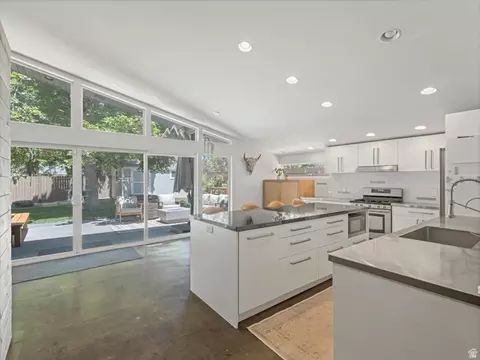Kitchen - 1925 E Osage Orange Ave S, Holladay, UT 84124 photo 2 of 4