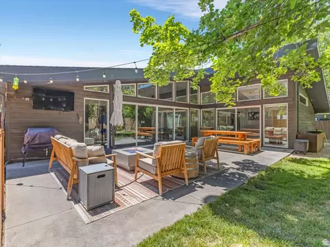 Exterior - 1925 E Osage Orange Ave S, Holladay, UT 84124 photo 2 of 4