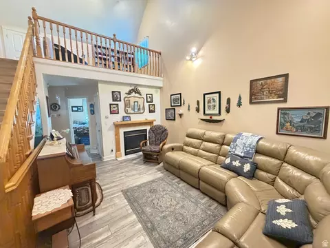 Living - 862 S 1150 E, Preston, ID 83263 photo 2 of 3