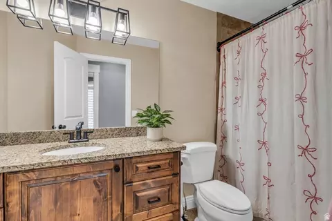 Bath - 1644 E Arrowhead Ln, Erda, UT 84074 photo 2 of 3