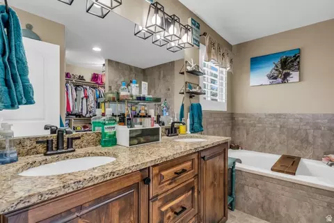 Bath - 1644 E Arrowhead Ln, Erda, UT 84074 photo 1 of 3