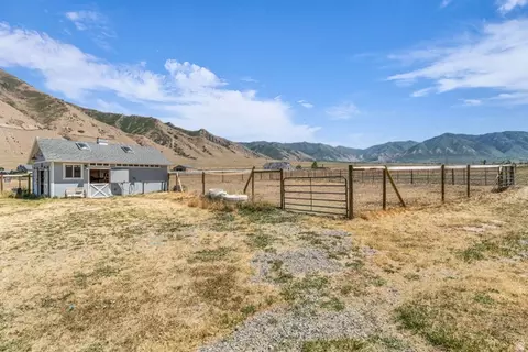 Exterior - 1644 E Arrowhead Ln, Erda, UT 84074 photo 12 of 21