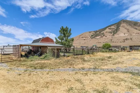 Exterior - 1644 E Arrowhead Ln, Erda, UT 84074 photo 5 of 21