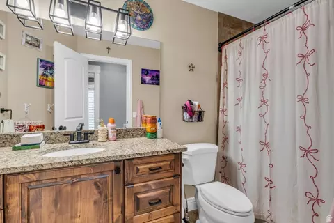 Bath - 1644 E Arrowhead Ln, Erda, UT 84074 photo 2 of 3