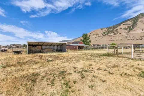 Exterior - 1644 E Arrowhead Ln, Erda, UT 84074 photo 14 of 21