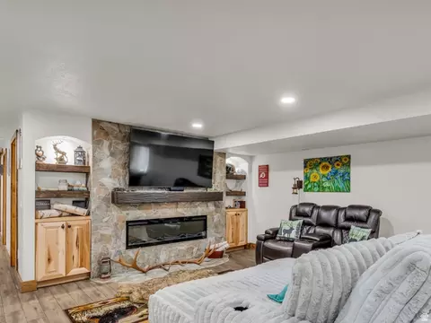 Living - 1644 E Arrowhead Ln, Erda, UT 84074 photo 1 of 2