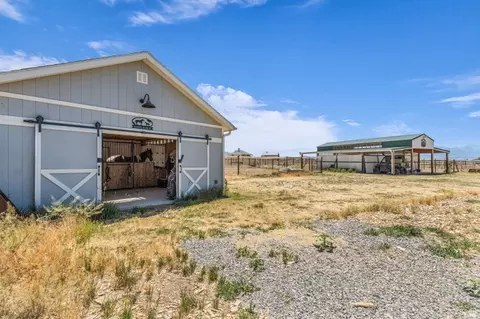 Exterior - 1644 E Arrowhead Ln, Erda, UT 84074 photo 4 of 21