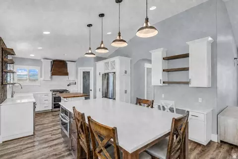 Kitchen - 1644 E Arrowhead Ln, Erda, UT 84074 photo 3 of 4