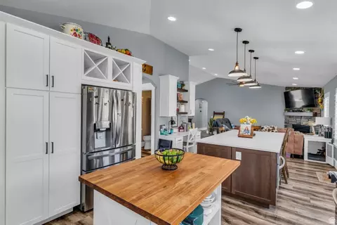 Kitchen - 1644 E Arrowhead Ln, Erda, UT 84074 photo 3 of 4