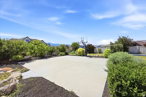 Exterior - 2389 S Prairie View Dr W, Eagle Mountain, UT 84005 photo 5 of 13