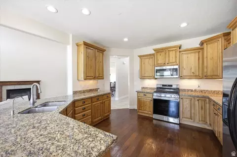 Kitchen - 2389 S Prairie View Dr W, Eagle Mountain, UT 84005 photo 2 of 4