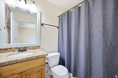 Bath - 2389 S Prairie View Dr W, Eagle Mountain, UT 84005 photo 4 of 7