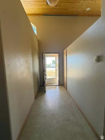 Entry Way - 256 S 300 E, Blanding, UT 84511 photo 2 of 2