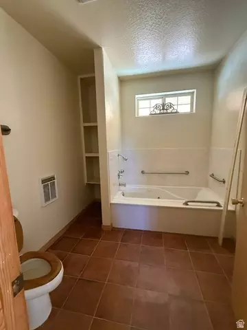 Bath - 256 S 300 E, Blanding, UT 84511 photo 1 of 2