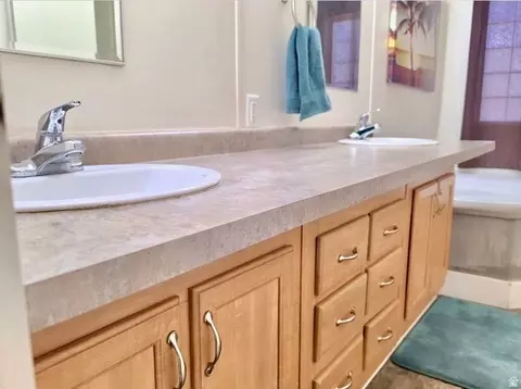 Bath - 196 W Rio Grand Dr, Moab, UT 84532 photo 4 of 9