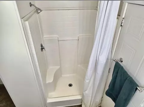 Bath - 196 W Rio Grand Dr, Moab, UT 84532 photo 5 of 9