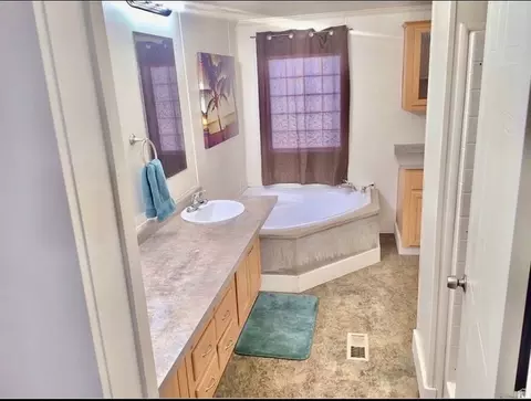 Bath - 196 W Rio Grand Dr, Moab, UT 84532 photo 2 of 9
